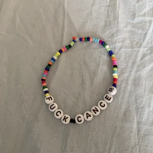✨Armband✨ - Fint armband text ”fuck cancer”❤️