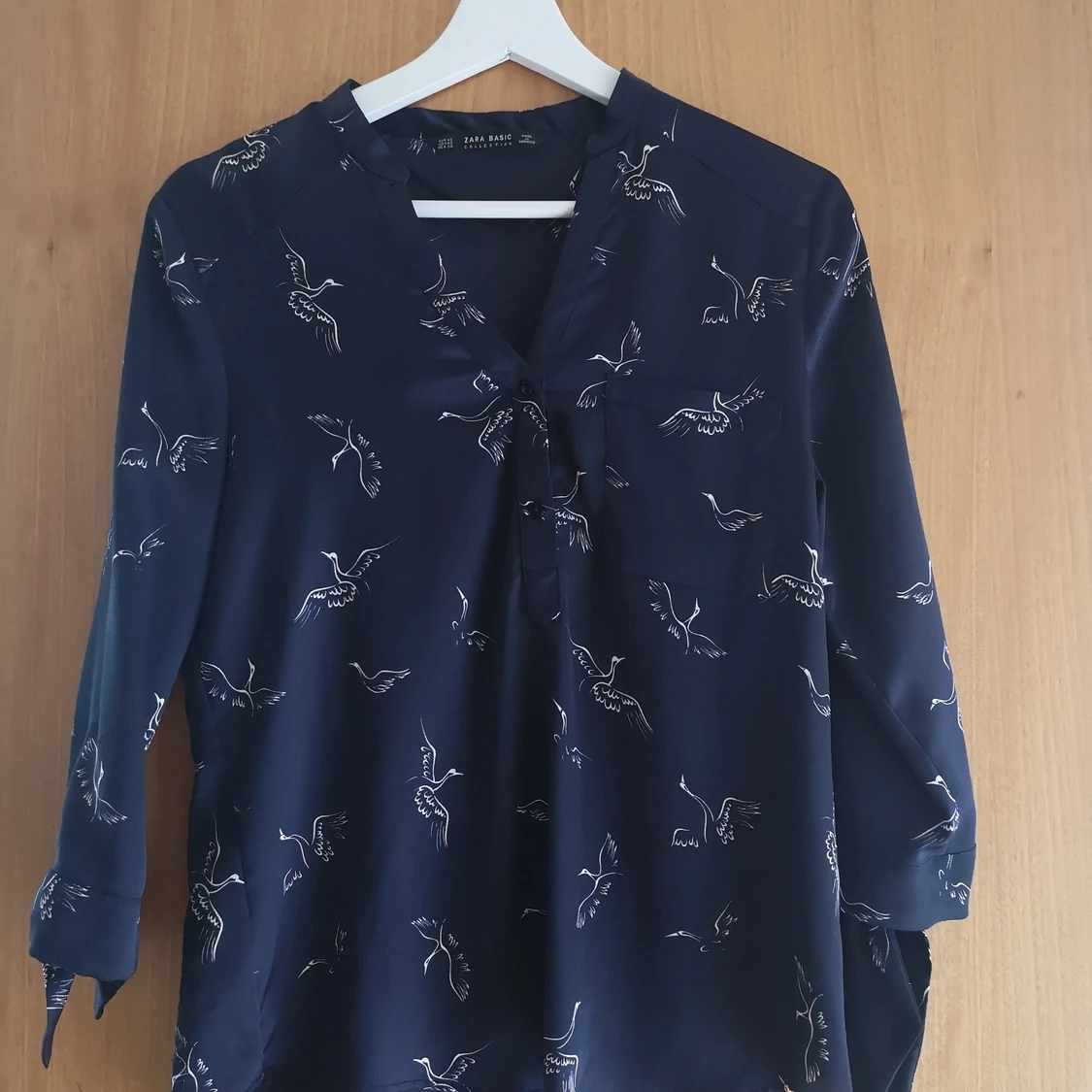 Söt skjorta med fåglar 