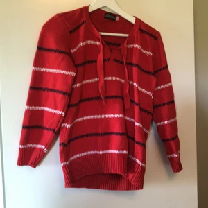 Stickad tröja. Gazelle. S, även M - Outslitlig stickad tröja som håller färgen.