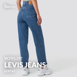 Levi’s ribcage straight - Fina levis jeans som tyvärr blivit för korta. Tror att längden är 29, de slutar en bit ovanför ankeln på mig som är 180+. Frakt ingår💕