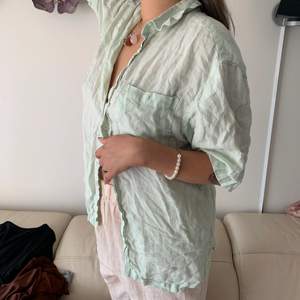 Mintgrön Linne Skjorta köpt på Secondhand