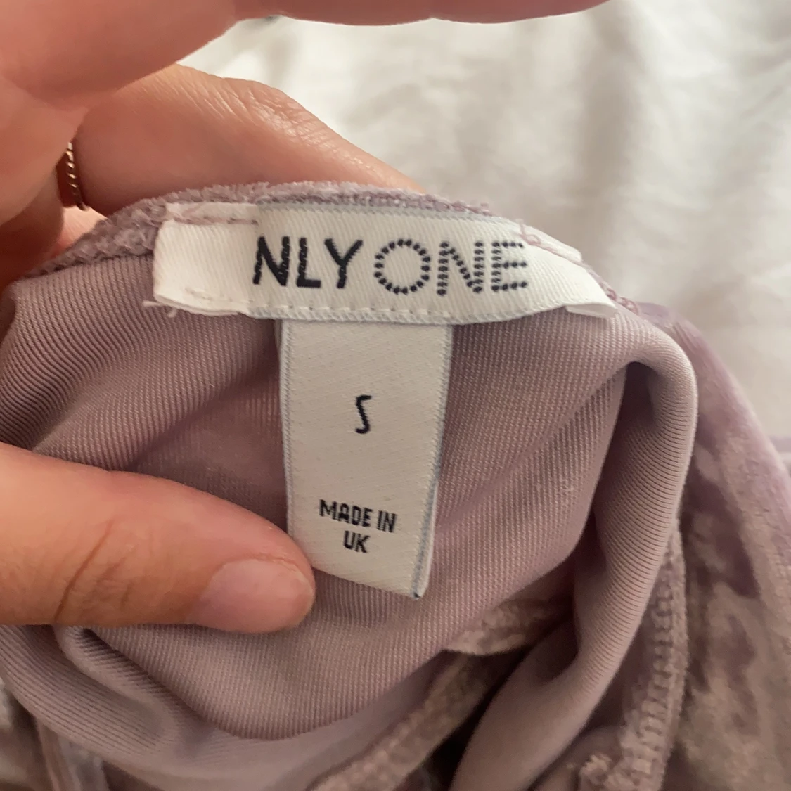 Lila body med korsad rygg - 91