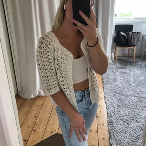 Stickad kofta - Beige stickad kofta