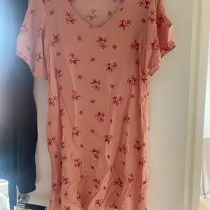 Rosa söt klänning köpt på Lager 157, knappt använd