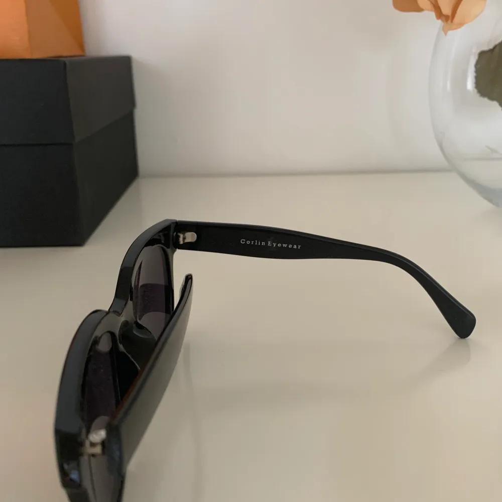 Knappt använda solglasögon den Corlin Eyewear modell Monza! Nypris 700 kr. Accessoarer.