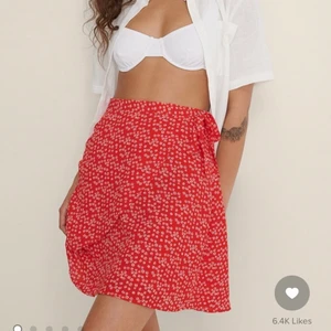 Kjol från NAKD - Jättefin omvirad kjol från Nakd! Använd fåtal gånger🙌🏻