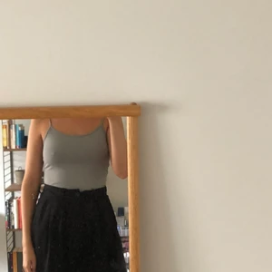 Grått linne - Ett grått linne köpt på Zara i storlek S. Gjort i stretchigt och mycket bekvämt material. 