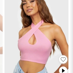 Topp - Fin rosa topp men korsning vid brösten 