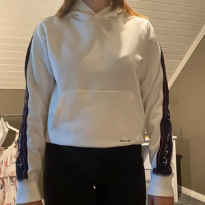 Gant hoodie - Vit gant hoodie storlek S. Liten liten fläck vid armen (knappt märkbar) 