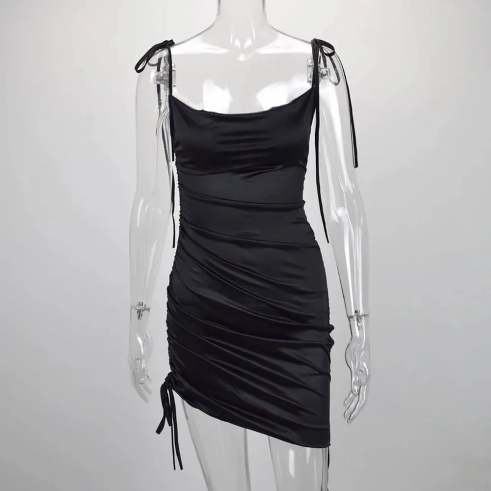 Black ruched satin dress. The length is adjustable as you want, very new condition . Klänningar.