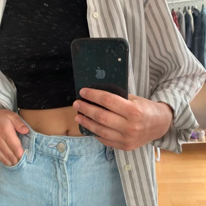 Jeans  - Raka Jeans från Nakd. Jag är 165 och de är lite för långa för mig, skulle nog passa någon som är runt 170🥰