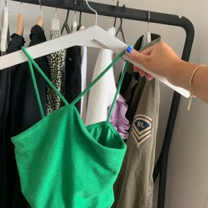 Grön topp - Använda 2 gånger, strechig