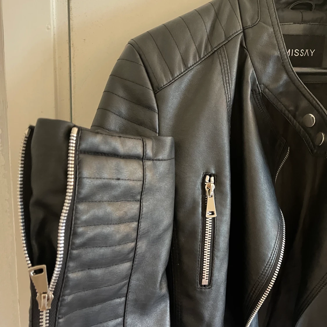 MISSAY skinnjacka strl XL - 91