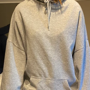 Oversized hoodie - Hej! Säljer denna extremt oversized hoodien