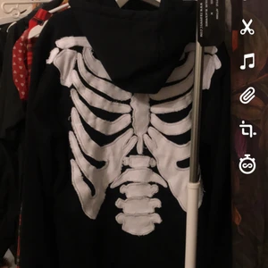 Skelett jacka/hoodie - Zip up hoodie med skälet syd bak