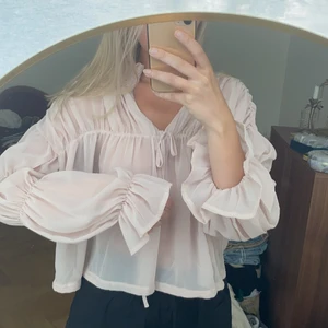 Fantastiskt fin blus  - Såå fin blus använd ett fåtal gånger 