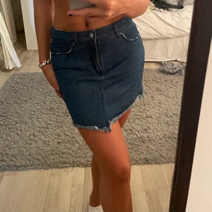 Jeanskjol 💓 - Jeanskjol från Hm i strl 36. Superfin men används för lite💖