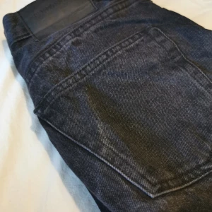 Pull&Bear jeans  - Svarta jeans "mom fit" från Pull&Bear. 
