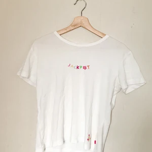 Broderas vintage t-shirt - Broderas vintage t-shirt med ordet Jackpot från Jackpot i strl S!