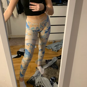 Träningstights  - Säljer dessa träningstights från stronger, sitter jätte bekvämt och fint. Ord pris 599kr 