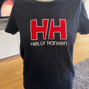 Helly Hansen t-shirt - T-shirt från Helly Hansen passar S-M