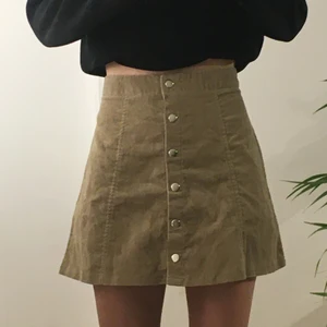 Beige manchesterkjol - I fint skick 🐌  Manchester-material.