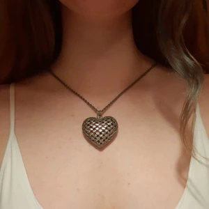 Stor hjärt berlock - Stor berlock i form av hjärta.