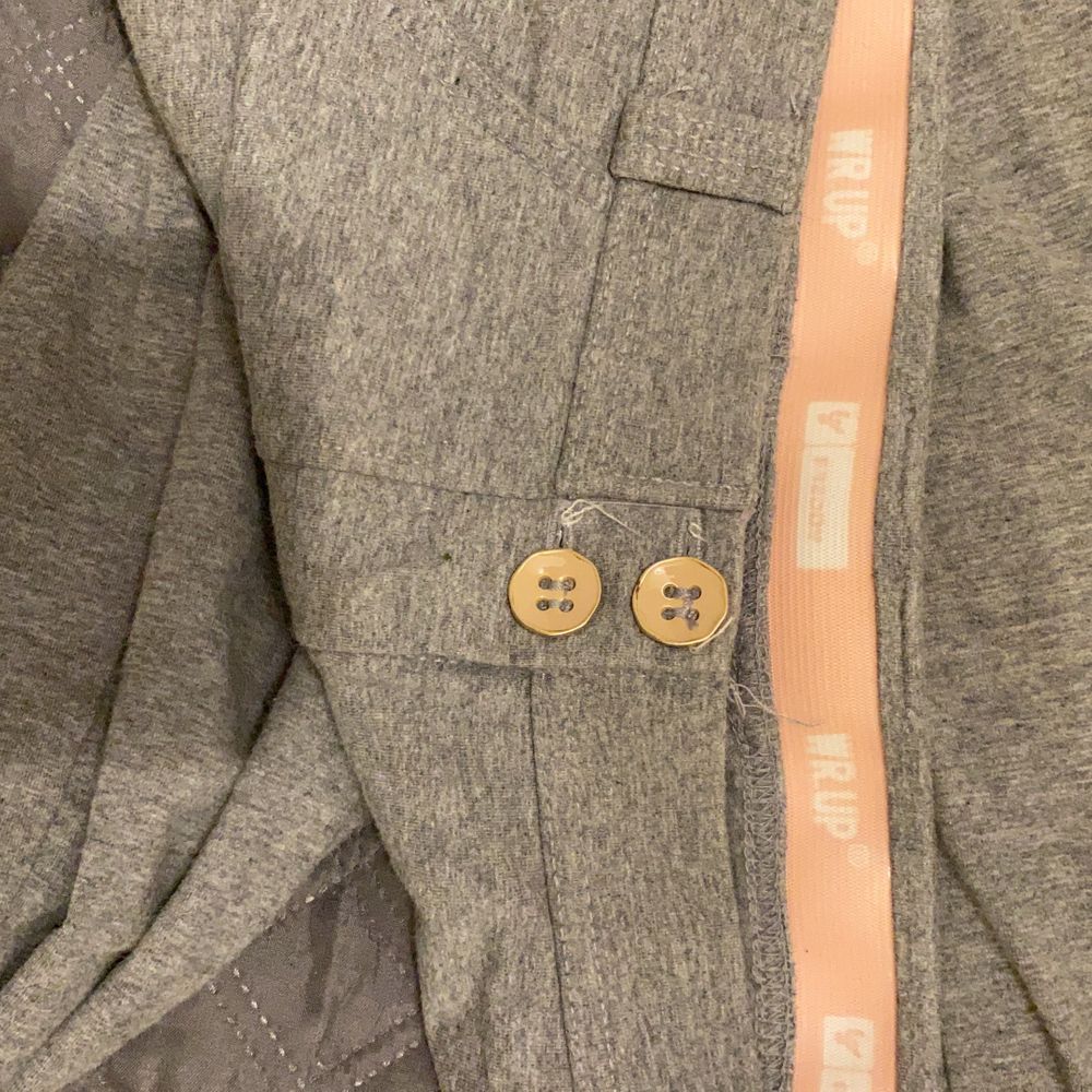 Jag vill sälja mina Freddy pants, dom är såklart äkta och NYPRIS är 900kr. Dom är använda ett par gånger men absolut inget fel på dom, endast skavt liite på lappen som sitter inuti byxorna. Byxorna i sig är jättesköna men jag vill köpa en annan färg.. Jeans & Byxor.