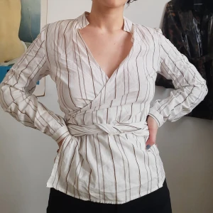 Omlottblus - Den här är fin. Köp den, njut, var snygg i den. 