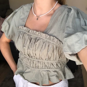 Topp från NA-KD - Säljer min sommartopp från Nakd som jag inte använder längre💕Super fin passform på! Storlek S