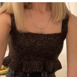 Topp - Jätte dom stickad topp från zara, helt slutsåld. Helt oanvänd med prislappen kvar, om flera intresserade blir det budgivning, storlek S