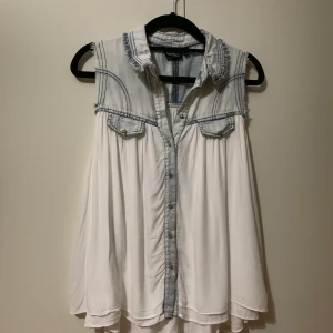 Topp i storlek s - Tops i storlek s, fin skick, finns hämta i Stockholm, kan även skicka via post