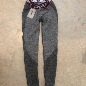 GYMSHARK  - Jag säljer dessa helt nya gymshark tights i storlek S, har alldeles för många av de! Vid mer frågor, skriv!  