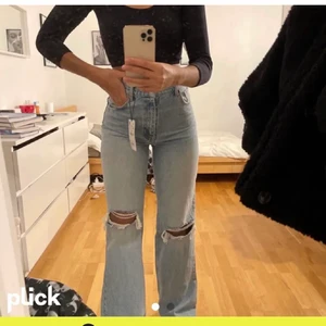 Slitna jeans från zara  - Sjukt snygga byxor som tyvärr är försmå för mig därav inte mina bilder! 