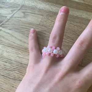Ring - Fin rosa ring med fint mönster🌸💕 