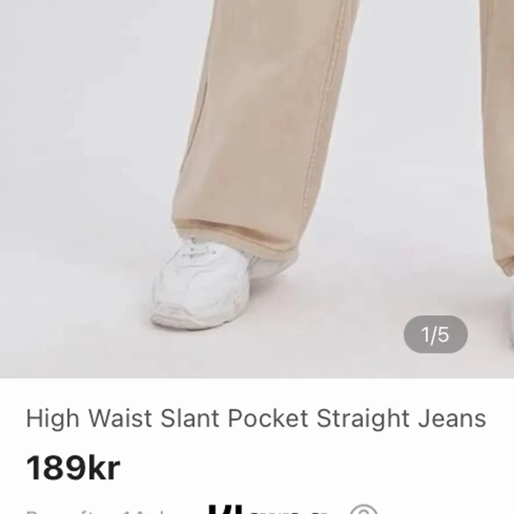 Beige raka basic jeans! Alla behöver ha dessa i garderoben. Bara testad därav säljer jag för samma pris som jag har köpt dom för. Köparen står för frakten 🤎. Jeans & Byxor.