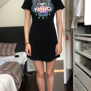 Kenzo klänning  - Kenzo klänning i storlek 34, aldrig använt 