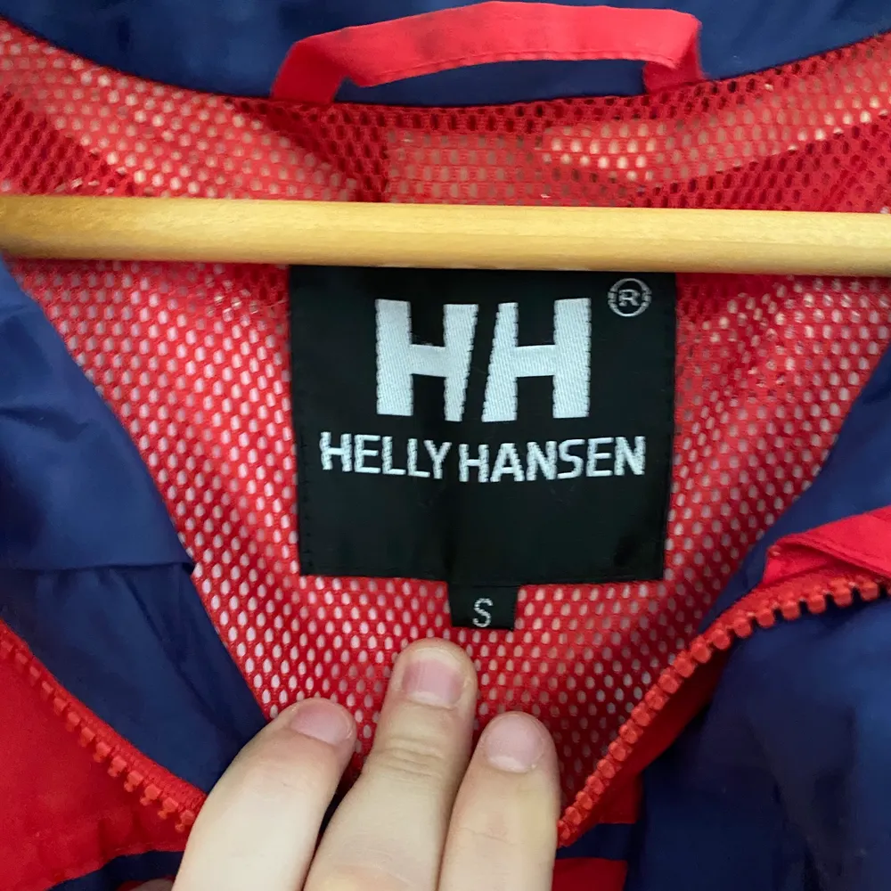 Selling a Helly Hansen red jacket, in excellent condiition❤️. Jackor.