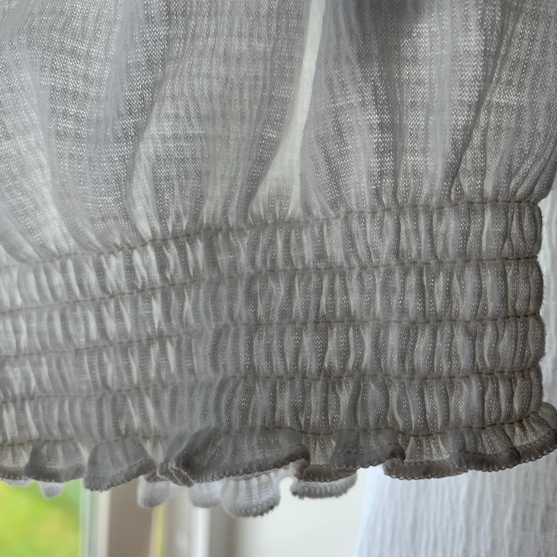 Vit offshoulder tröja i storlek XS - 90