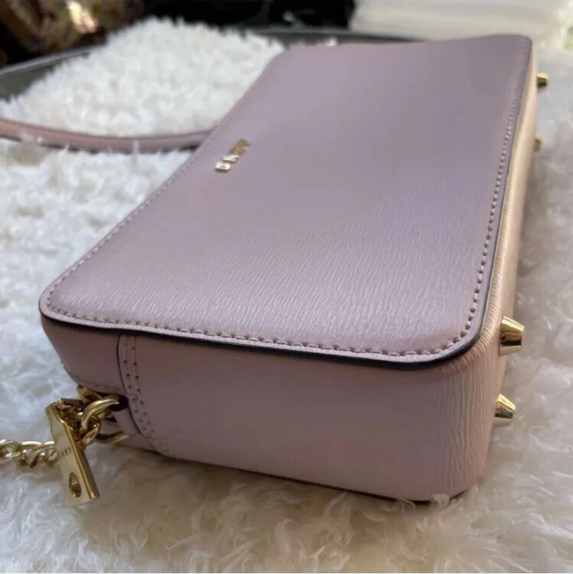 DKNY SOMMARVÄSKA I NYSKICK