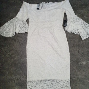 Spetsklänning - Vit spetsklänning