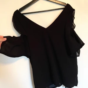 Off shoulder top från Bil Bok i stl S, fint skick - BikBok, stl S, fint skick • Skickas med posten, frakten kostar 48:-