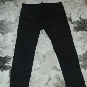 Dsquared 2 jeans storlek 52 , 500 kr , pris kan diskuteras