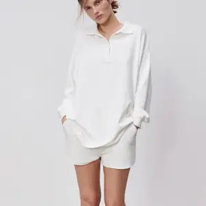 Benvit Oversized  Zara tröja med krage. Aldrig använd. Storlek S men passar även M och L (oversized). 