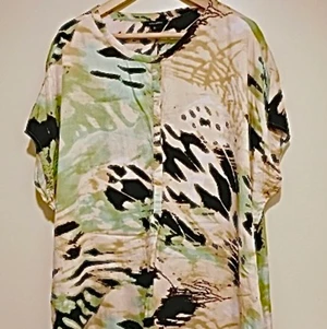 Klänning - Maxiklänning , rak passform , storlek L . Material bomull. Märke Rosebud. Använd några gånger . 