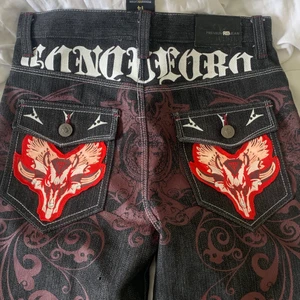Coola retro jeans - Skit coola jeans som jag köpte av tjej från plick dom har inte kommit till snvänding så mycket så nu säljer jag dom!! Om du är intresserad skriv gärna till mig privat eller om du vill ha flera bilder❤️