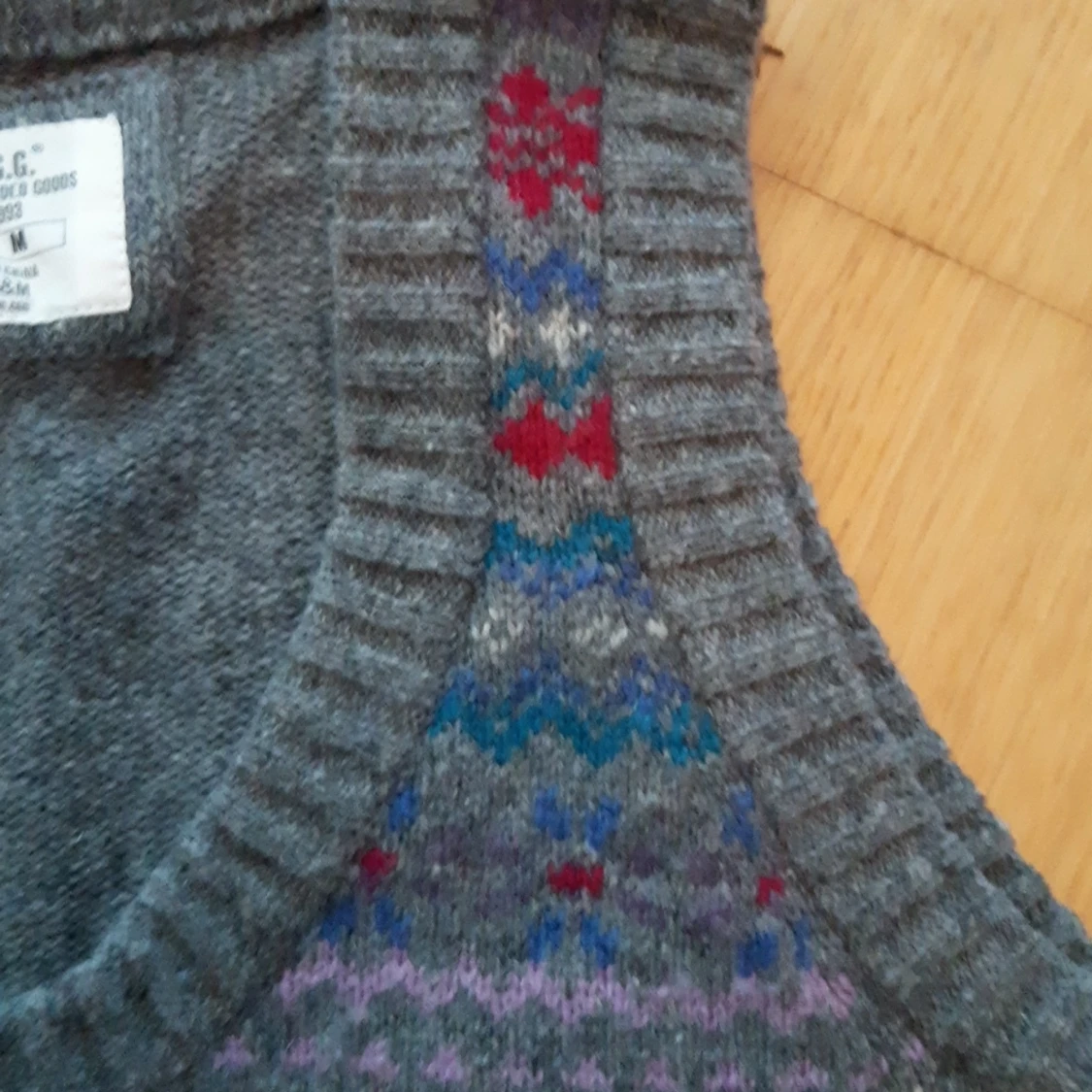 Stickad väst i fint mönster - 91