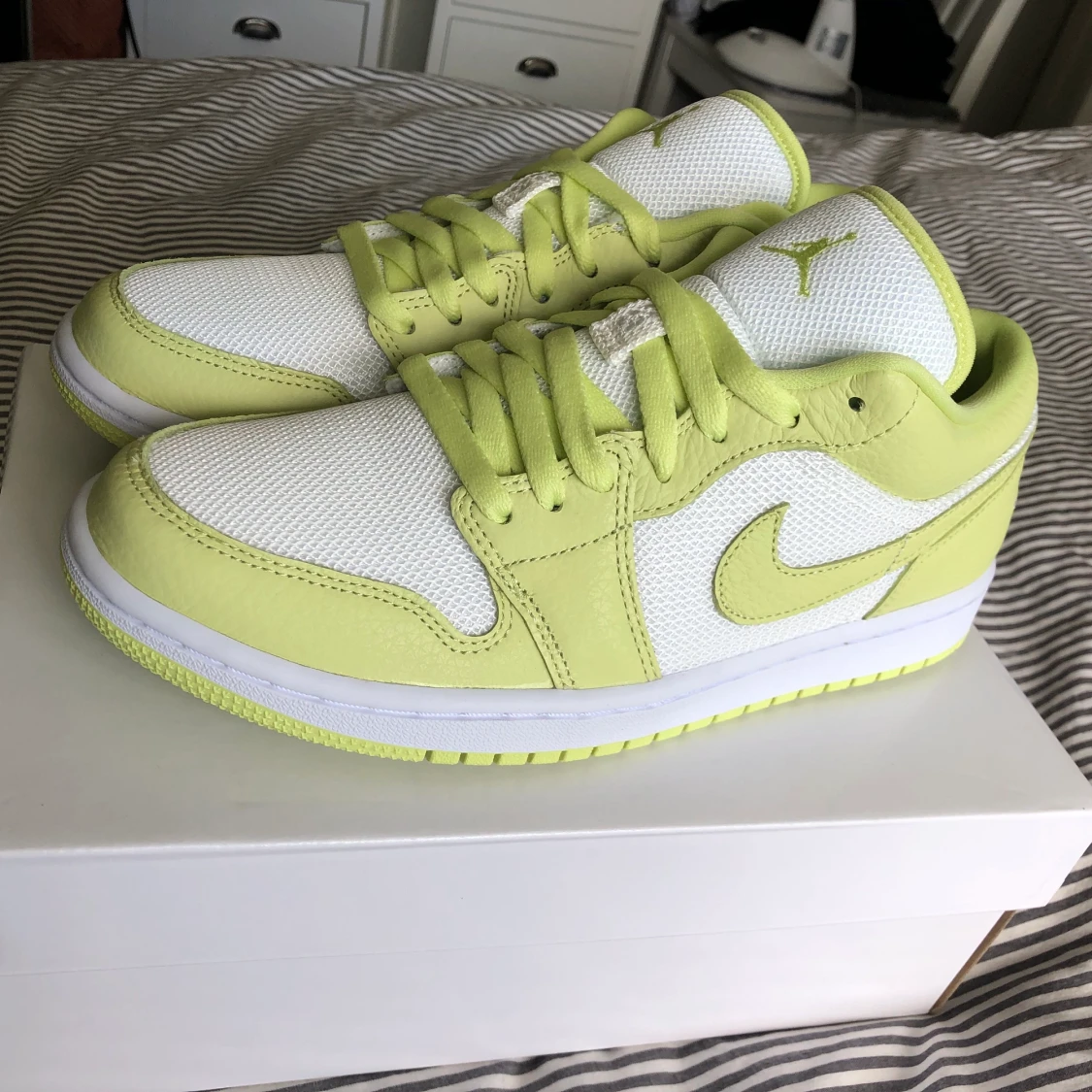 Nike air Jordan 1 summit Limegreen  - 90