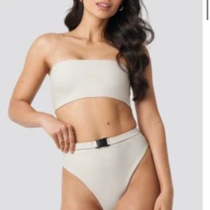Bikini Hanna Friberg x NA-KD - Bikini från Hanna Friberg x Na-kd kollektion. Storlek S i båda delarna. Använd ett fåtal gånger.