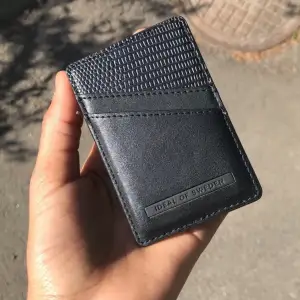 Det här är en helt ny plånbok har använt 1 gång det är en ideal of Sweden jag har 2 av dem 